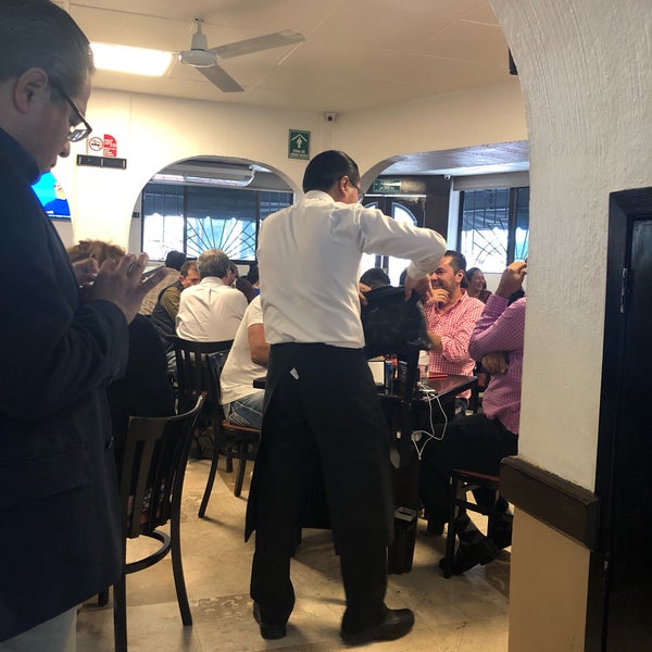 รูปภาพถ่ายที่ Restaurante - Bar Montejo โดย Luz V. เมื่อ 2/8/2019