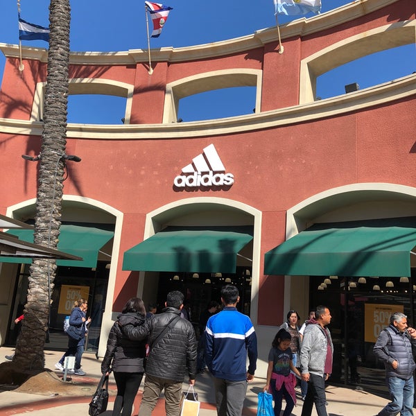 Posesión Atajos traicionar Adidas Outlet Store - Tienda de artículos deportivos en International  Gateway of The Americas