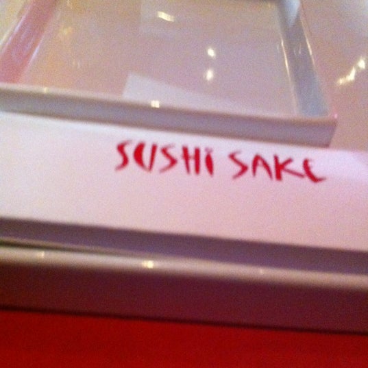 Снимок сделан в Sushi Sake Hammocks пользователем Terry S. 11/17/2012