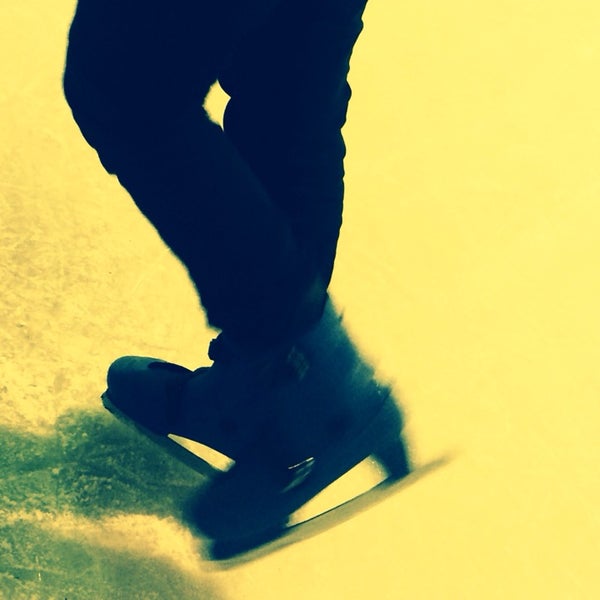 Das Foto wurde bei Παγοδρόμιο Ice n&#39; Skate von Marina . am 3/18/2014 aufgenommen