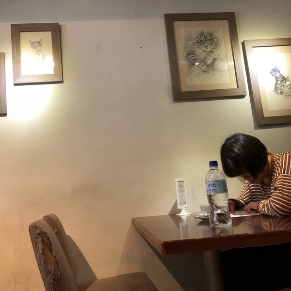 Photo taken at 極簡咖啡館 Minimal Café by 番茄 小. on 4/10/2018