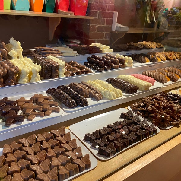 Teuscher Chocolates of Switzerland Back Bay East 230 Newbury St(07)