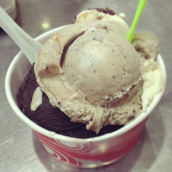 Gelato Show Ice Cream & Coffee Bar Dessert Shop in Jounieh