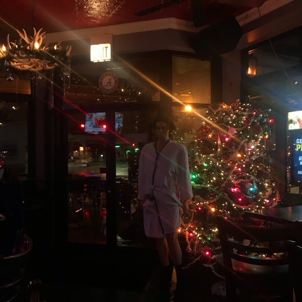 Foto diambil di Houndstooth Saloon oleh Holly M. pada 11/20/2019