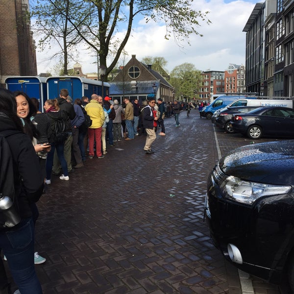 รูปภาพถ่ายที่ Anne Frank House โดย Caro V. เมื่อ 4/28/2015