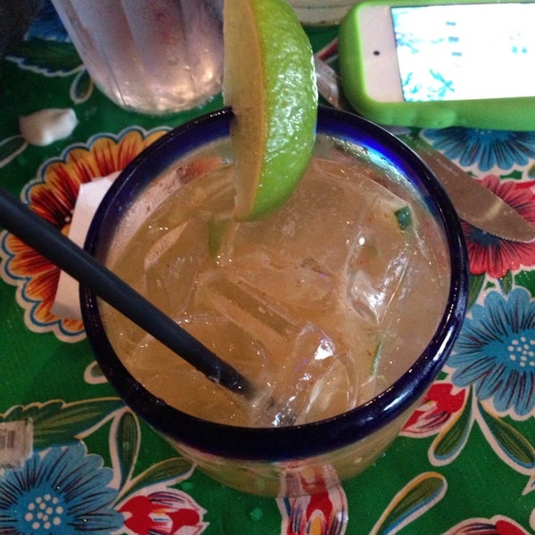 รูปภาพถ่ายที่ La Cocina Mexican Grill &amp; Bar โดย Elle K. เมื่อ 6/16/2013