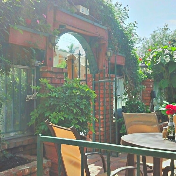 4/19/2014にJesse G.がThe Pizza Place &amp; Garden Cafeで撮った写真