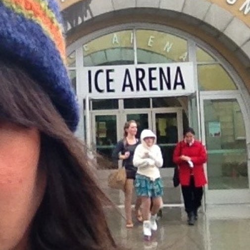 Foto diambil di Kroc Center Ice Arena oleh Dymphna pada 12/30/2012