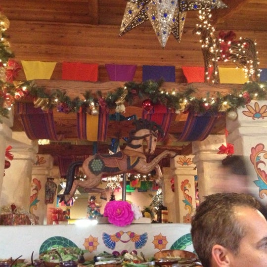12/2/2012 tarihinde Dymphnaziyaretçi tarafından Hacienda Casa Blanca Mexican Restaurant and Cantina'de çekilen fotoğraf