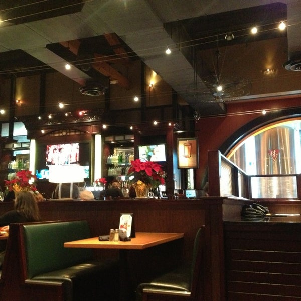 Photo taken at BJ&#39;s Restaurant &amp; Brewhouse by Dymphna on 12/27/2012