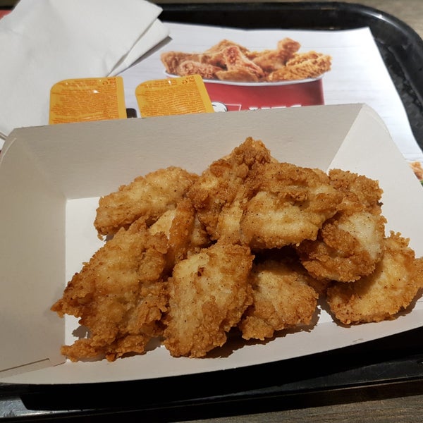 Foto tirada no(a) Kentucky Fried Chicken por KM L. em 11/30/2018