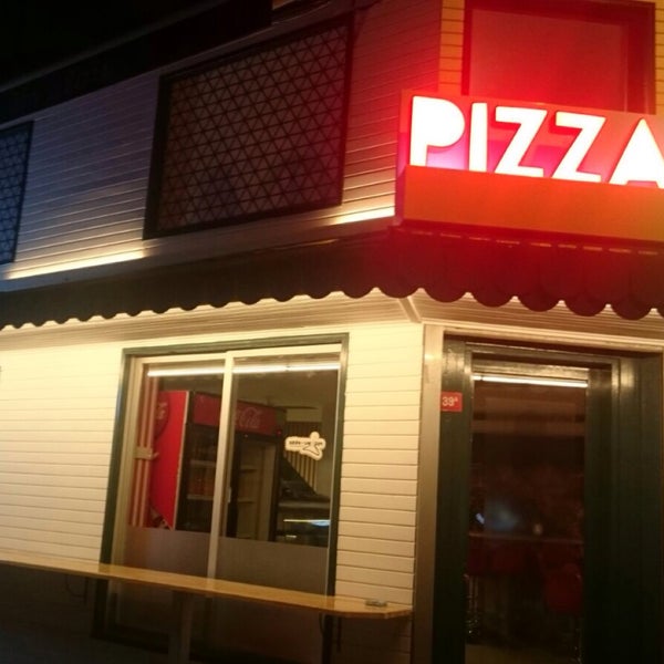 Foto diambil di Pizza2Go oleh Baris K. pada 7/15/2015