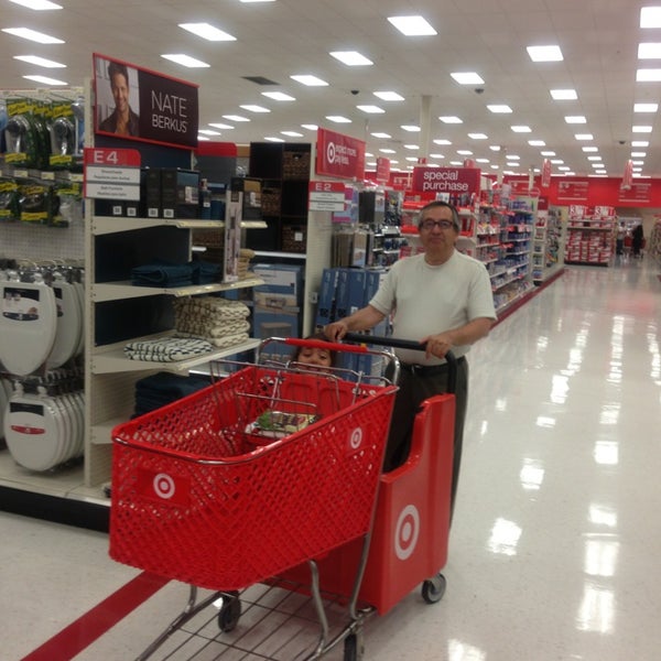 Super Target Moreno Valley, CA'da fotoğraflar