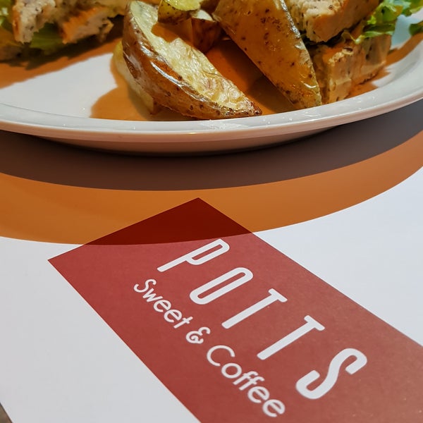 รูปภาพถ่ายที่ POTTS - Restaurante y Tienda de Café โดย Guille A. เมื่อ 3/11/2018