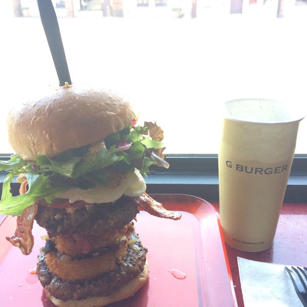 รูปภาพถ่ายที่ G Burger โดย marczero เมื่อ 7/2/2015