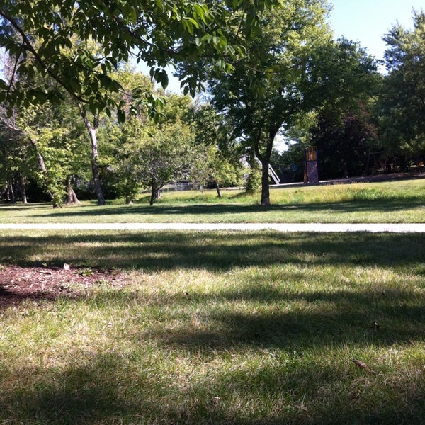 Kosmos architects. Hidden park. Hidden park. Hidden park kg. Отслоение поребрика от асфальта.