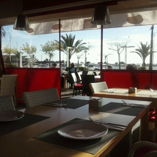 Foto tomada en Club Restaurant Bellavista  por Pablo C. el 12/7/2012