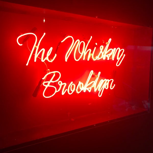 2/18/2018 tarihinde Lauren B.ziyaretçi tarafından The Whiskey Brooklyn'de çekilen fotoğraf