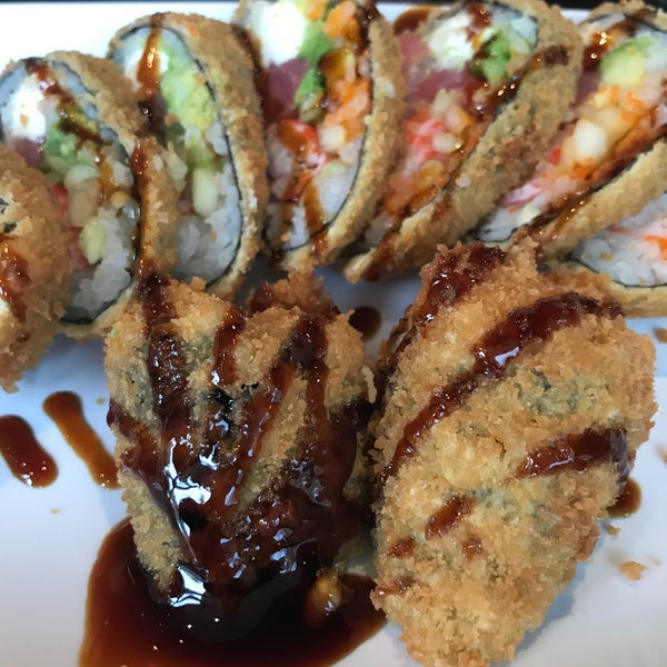 Снимок сделан в Bento Asian Kitchen &amp; Sushi пользователем Lauren B. 7/22/2017
