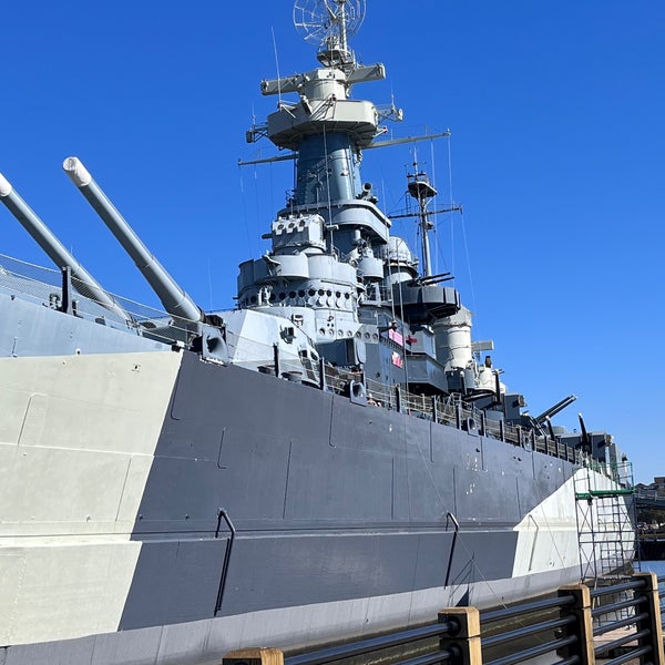 รูปภาพถ่ายที่ Battleship North Carolina โดย Sandi D. เมื่อ 11/19/2022