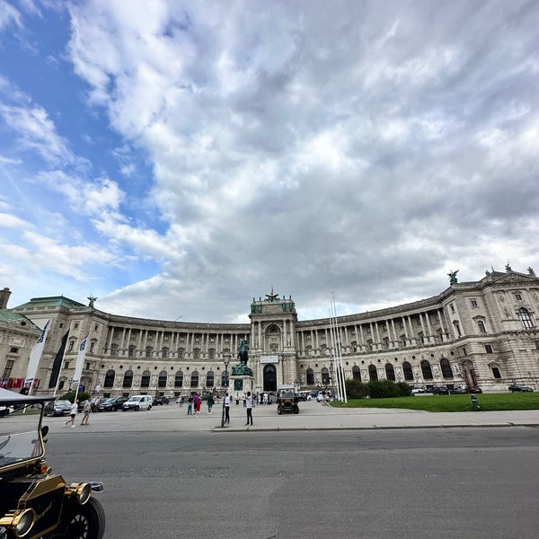 9/25/2023 tarihinde Ezgi B.ziyaretçi tarafından Hofburg'de çekilen fotoğraf
