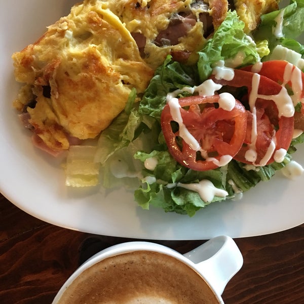 Me encantan los desayunos de la petite bretonnes, el Cafe y los omelette! 100% recomendable
