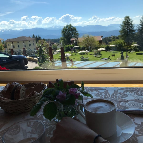 Foto diambil di Alp &amp; Wellness Sport Hotel Panorama oleh BHR pada 6/2/2019