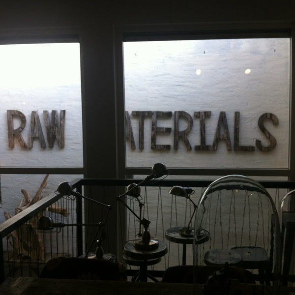 Das Foto wurde bei Raw Materials - The home store von Brina B. am 1/28/2013 aufgenommen