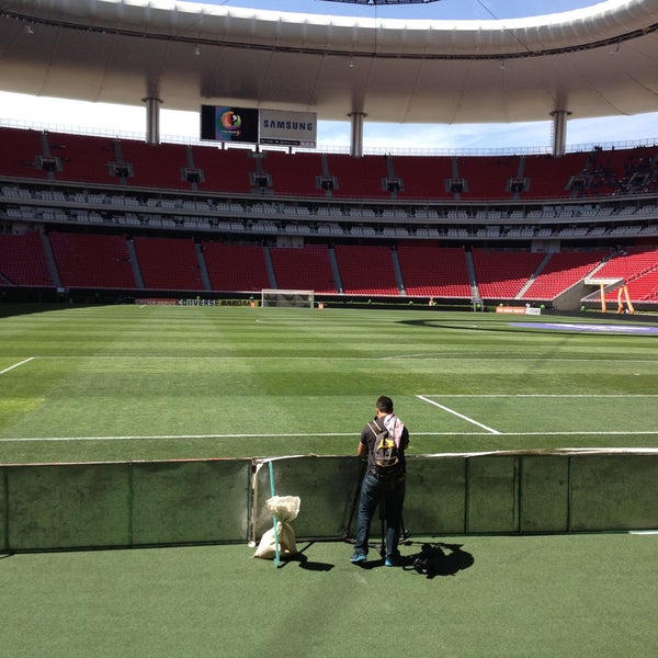 Das Foto wurde bei Estadio Akron von Manuel T. am 4/28/2013 aufgenommen