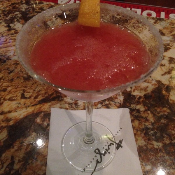 1/6/2014 tarihinde Best S.ziyaretçi tarafından Twigs Bistro &amp; Martini Bar'de çekilen fotoğraf