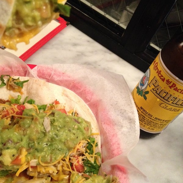 10/30/2013 tarihinde Darcey H.ziyaretçi tarafından Five Tacos'de çekilen fotoğraf