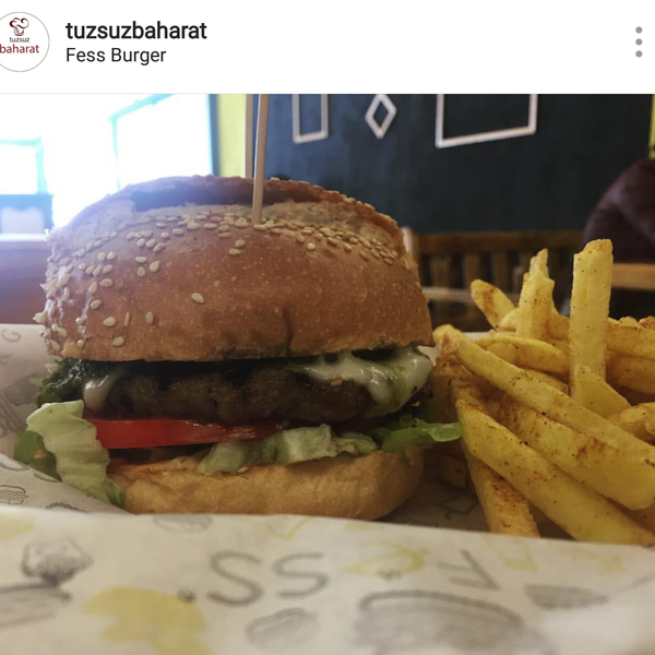 Fess Burger tartışmasız Ankara'nın en iyi hamburgercilerinden biri. Daha fazla bilgi için: instagram/tuzsuzbaharat