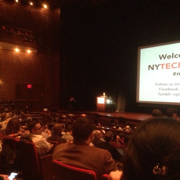 รูปภาพถ่ายที่ NYC Tech Meetup โดย C. Sha•Doe M. เมื่อ 3/5/2014
