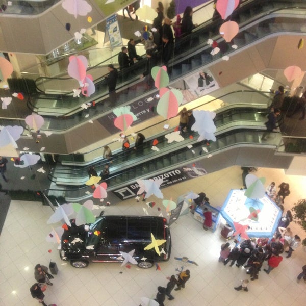 Магазин одежды континент донецк. Эльбека 10 ташкент. Кировск аэропорт хибины. Лига кемерово обувь. Трк донецк.