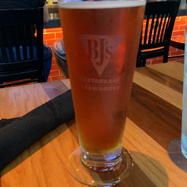 Photo taken at BJ&#39;s Restaurant &amp; Brewhouse by Mark N. on 9/16/2021