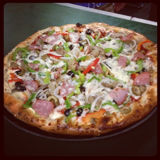 11/10/2012にMichael L.がPartner&#39;s II Pizzaで撮った写真