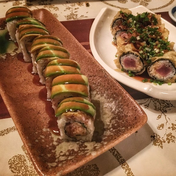 El mejor sushi de la ciudad. El philadelphia y el spicy tuna espectaculares.