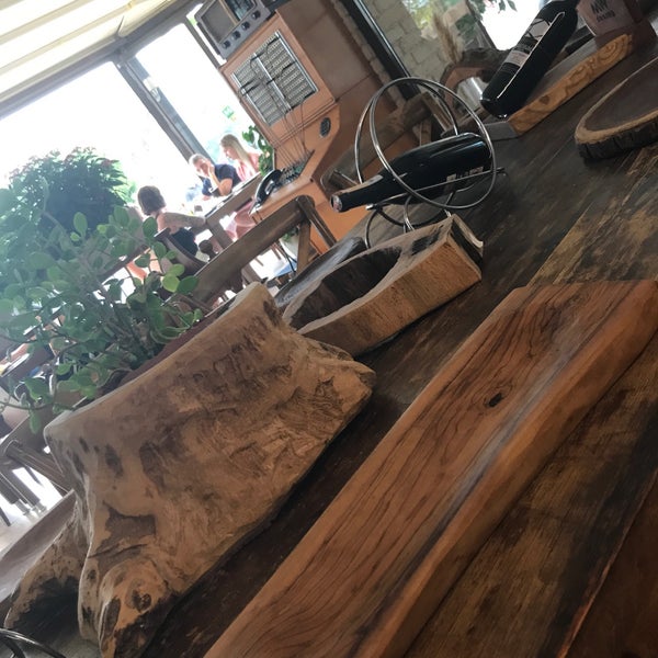 Photo prise au Cihan Pide Kebap Restaurant par Muge M. le9/29/2018