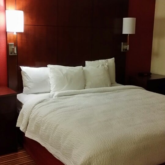 Foto tirada no(a) Residence Inn by Marriott Dallas Las Colinas por Sherry B. em 3/14/2014