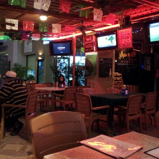 11/28/2012 tarihinde Geoff D.ziyaretçi tarafından Mango Cantina Restaurant &amp; Sports Bar'de çekilen fotoğraf