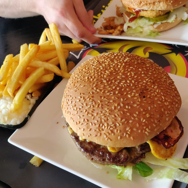 Парка бургеры. Бургер парк красногорский. Burgers park. Бургер парк ахтырский. Деловой бургер.