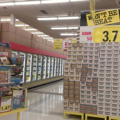 Photo taken at Walmart by Luiggi C. on 11/14/2012