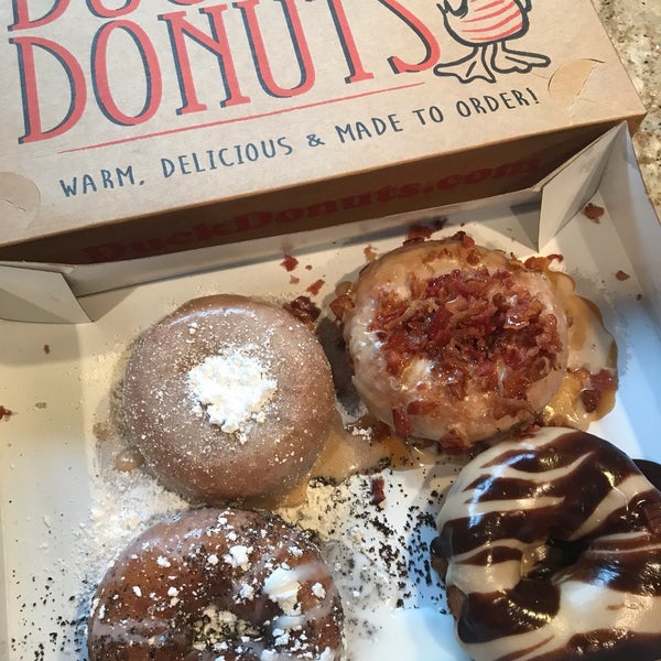 Foto scattata a Duck Donuts da Liz M. il 12/22/2018