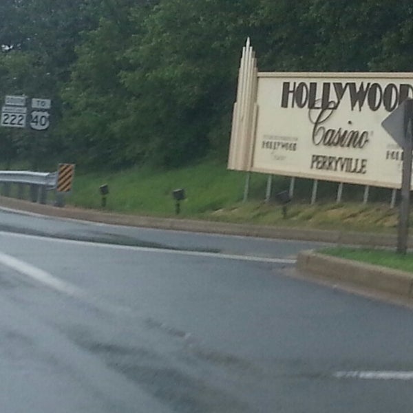 รูปภาพถ่ายที่ Hollywood Casino Perryville โดย ❦ ❧Desi S. เมื่อ 6/30/2013