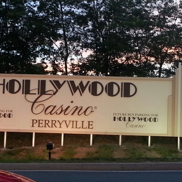 7/6/2013に❦ ❧Desi S.がHollywood Casino Perryvilleで撮った写真