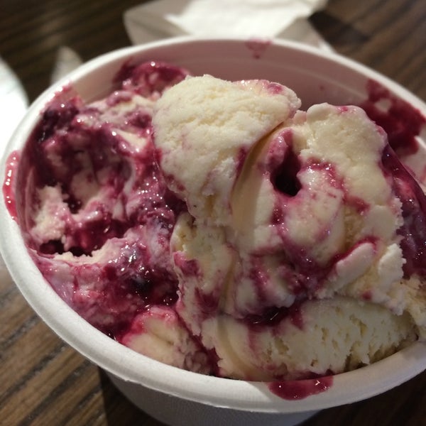 8/8/2014 tarihinde Sandyziyaretçi tarafından Jeni&#39;s Splendid Ice Creams'de çekilen fotoğraf