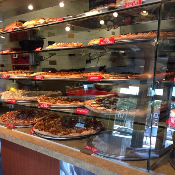 6/27/2014에 Adam H.님이 Joanne&#39;s Gourmet Pizza에서 찍은 사진