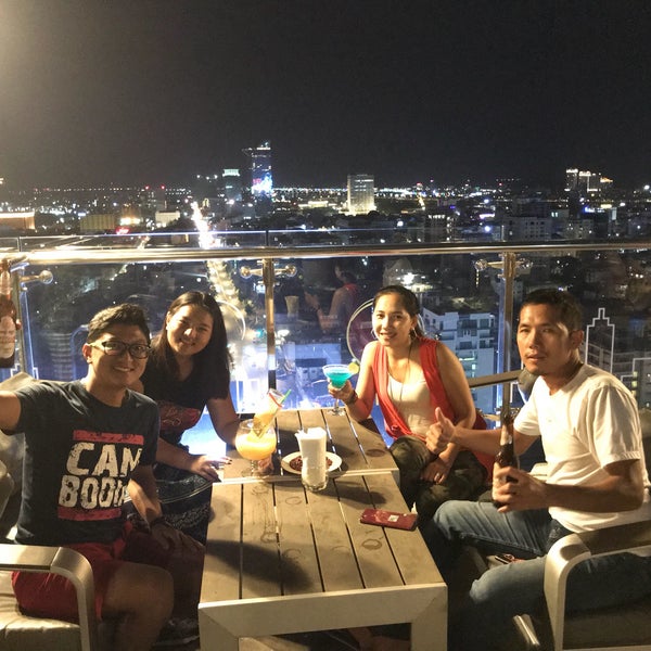 Photo taken at Eclipse Sky Bar by So C. on 7/12/2018