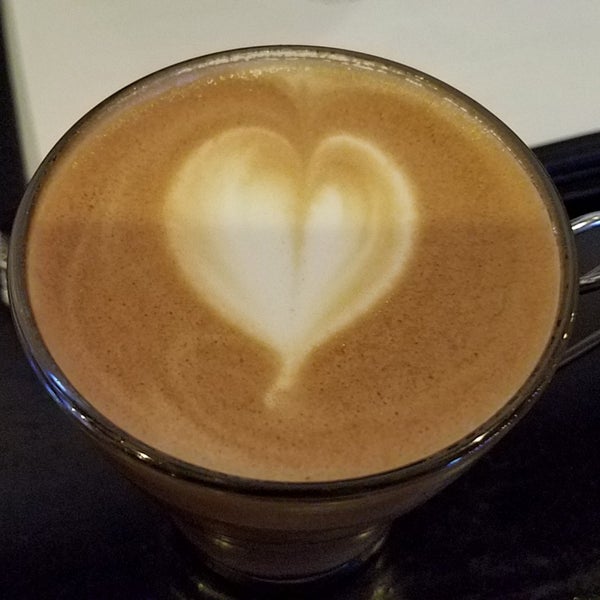 Das Foto wurde bei Makers &amp; Finders Coffee von kat S. am 2/2/2019 aufgenommen