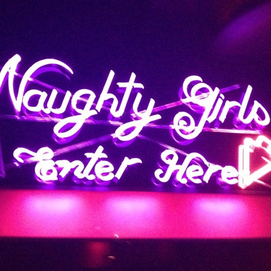 Photo prise au Mansion Nightclub par Danielle L. le11/18/2012